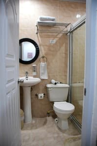 R2-Classic Single Queen Room