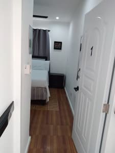 R-3 Classic Single Queen Room