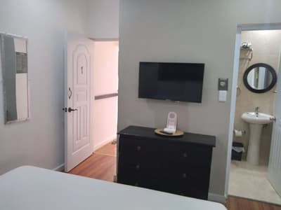 R-3 Classic Single Queen Room