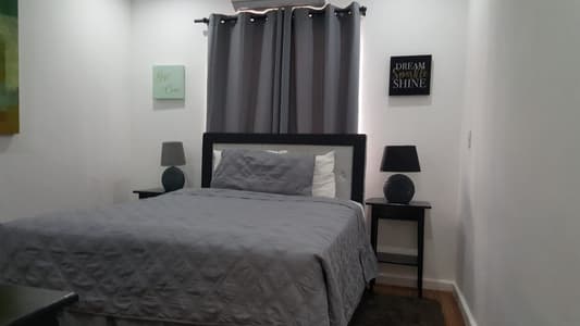 R-3 Classic Single Queen Room