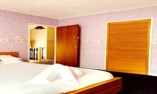 Melrose Three, "for a cosy stay close to the university"