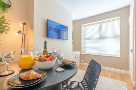 'Afton', 'for a trendy stay close to the city'