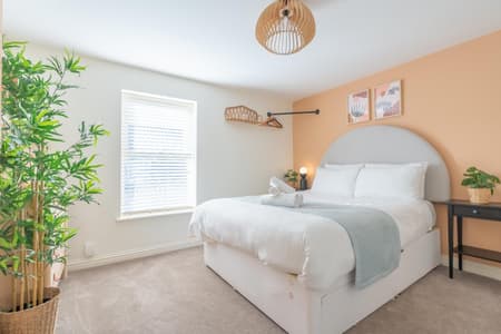 'Afton', 'for a trendy stay close to the city'