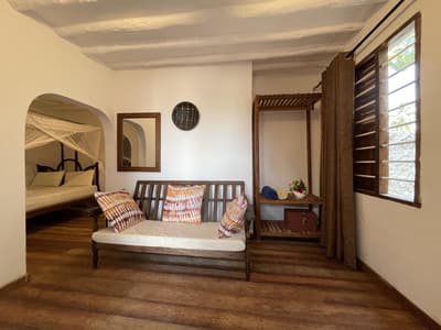 Nyeupe: Beachfront bungalow with 1 double bed and a bunk bed