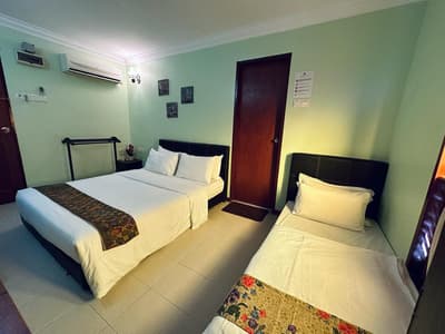 107 FATIMAH DELUXE TWIN BALCONY