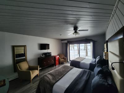 Double Queen Lakeside