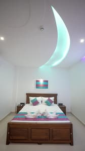 Deluxe Apartment - Sunflowers