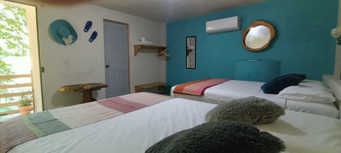 Delfín · Habitación privada con baño, cerca playa la punta Brisas de Zicatela