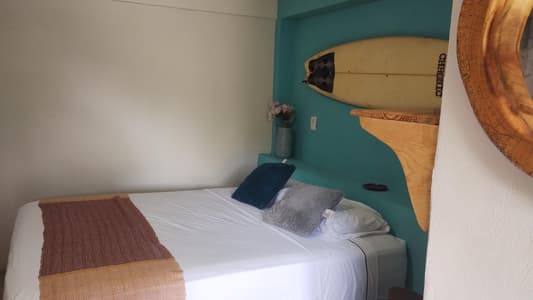 Pez · Habitación privada con baño, cerca playa la punta Brisas de Zicatela
