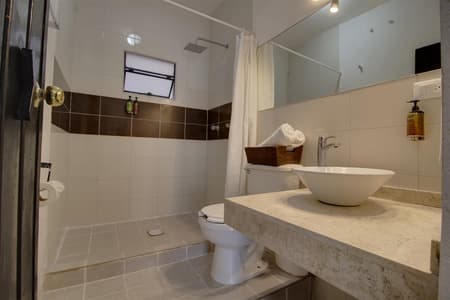 Punto 3 - Habitacion 2 camas matrimoniales, aire acondicionado, planta alta.