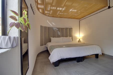 Punto 6 - Cama King Size, planta alta.