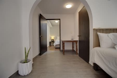 Punto 7 - Habitacion 2 camas matrimoniales y 1 Individual, planta baja.