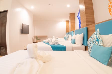 Family room with Breakfast for 8