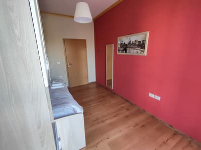 Twin room with shared bathroom