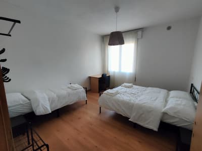 Triple room with shared bathroom