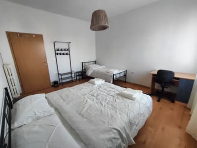 Triple room with shared bathroom