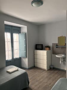 1- Doble con baño compartido