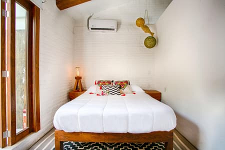 Tuxa (blanco) Elite Room