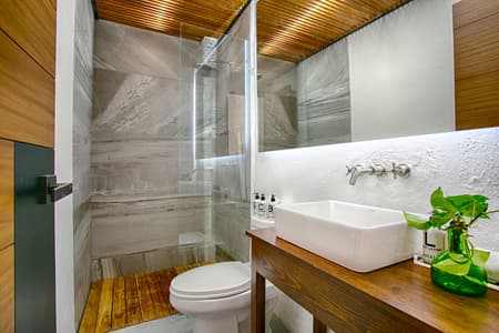 Tuxa (blanco) Elite Room