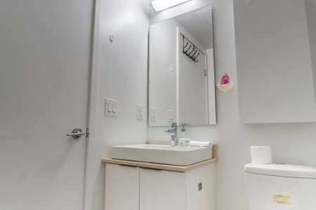 1805-2Bdr+ Den, 4-Bed, CN Tower View with parking