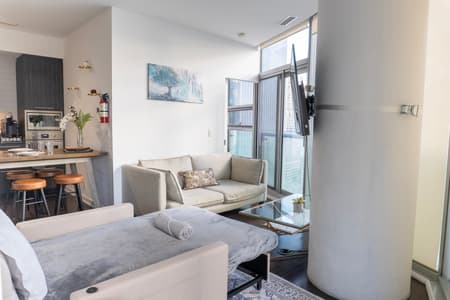 1805-2Bdr+ Den, 4-Bed, CN Tower View with parking