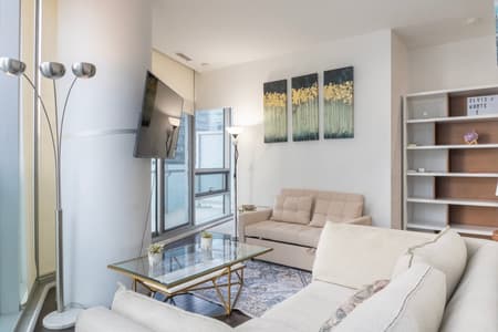 1805-2Bdr+ Den, 4-Bed, CN Tower View with parking