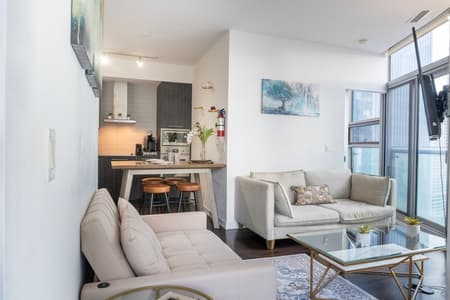 1805-2Bdr+ Den, 4-Bed, CN Tower View with parking