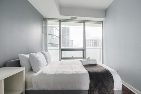 906-2-BDR, 3Beds 2 baths, across CN Tower Parking