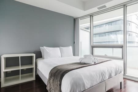 906-2-BDR, 3Beds 2 baths, across CN Tower Parking