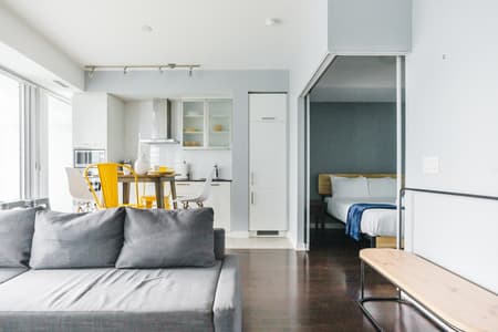906-2-BDR, 3Beds 2 baths, across CN Tower Parking