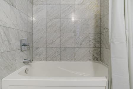 906-2-BDR, 3Beds 2 baths, across CN Tower Parking