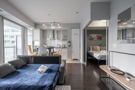 906-2-BDR, 3Beds 2 baths, across CN Tower Parking