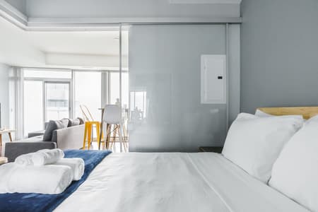 906-2-BDR, 3Beds 2 baths, across CN Tower Parking
