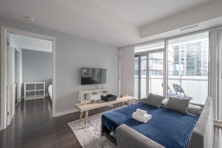 906-2-BDR, 3Beds 2 baths, across CN Tower Parking