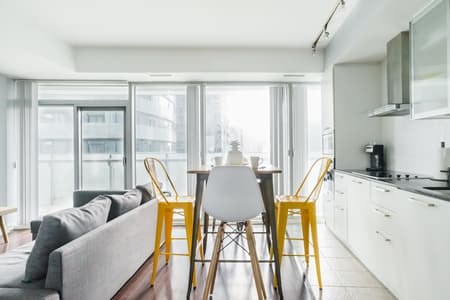 906-2-BDR, 3Beds 2 baths, across CN Tower Parking