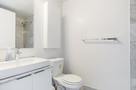 906-2-BDR, 3Beds 2 baths, across CN Tower Parking