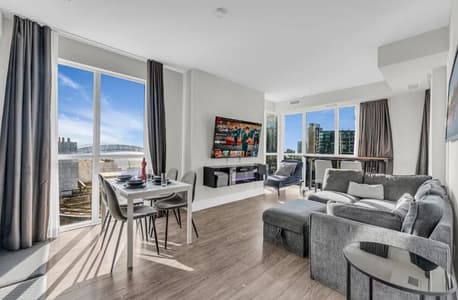 1004 - Luxe 3BR Condo CN Tower W/Parking