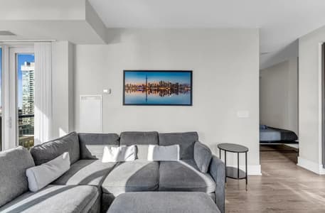 1004 - Luxe 3BR Condo CN Tower W/Parking