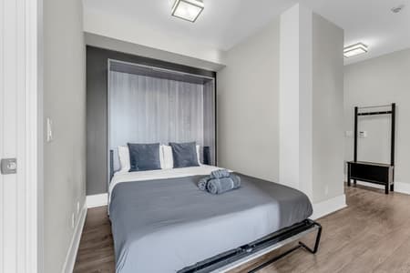 1004 - Luxe 3BR Condo CN Tower W/Parking