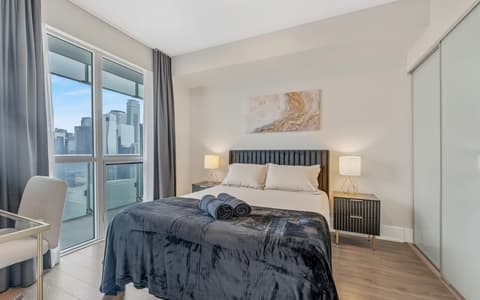 2612 - Bright Downtown Toronto Condo with Balcony