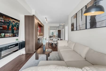2612 - Bright Downtown Toronto Condo with Balcony