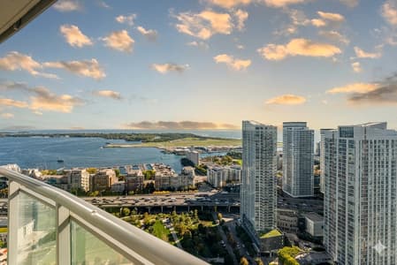 4609- 2 Bedroom Beautiful Condo with CN Tower View