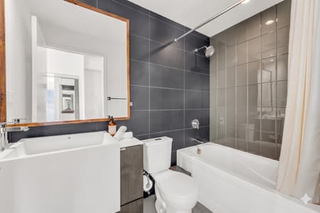 4609- 2 Bedroom Beautiful Condo with CN Tower View