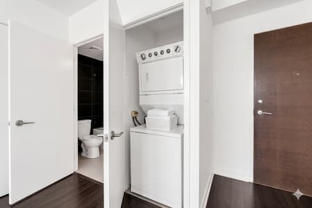 4609- 2 Bedroom Beautiful Condo with CN Tower View