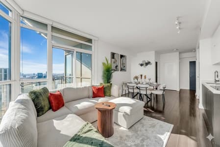 4609- 2 Bedroom Beautiful Condo with CN Tower View