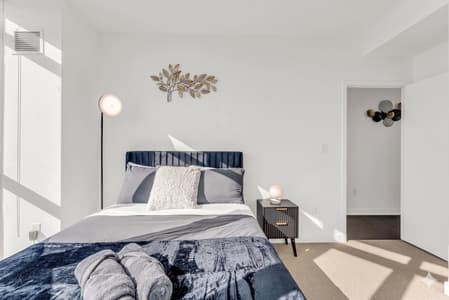 4609- 2 Bedroom Beautiful Condo with CN Tower View