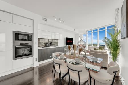 4609- 2 Bedroom Beautiful Condo with CN Tower View