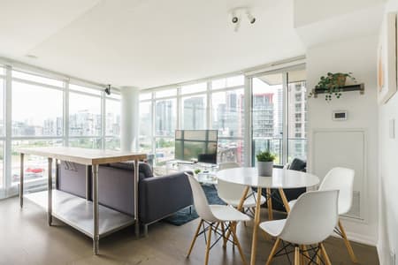 3905-3Bedroom Luxury City Views with parking
