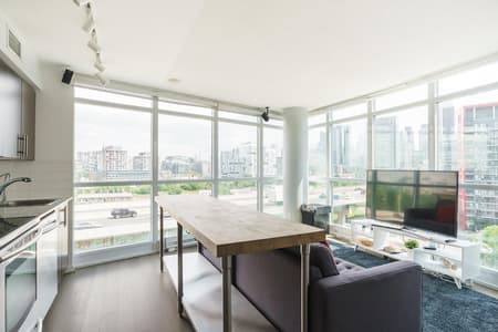 3905-3Bedroom Luxury City Views with parking