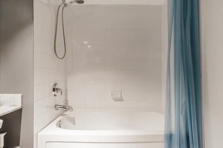 3905-3Bedroom Luxury City Views with parking